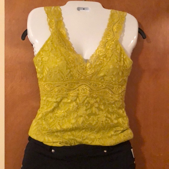 🎈Beautiful Lace Top - Picture 5 of 6